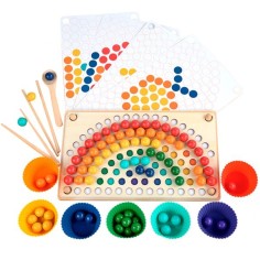 Tablero Montessori arcoíris con bolitas (Rainbow clip beads)
