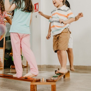 Barras de equilibrio Zig-Zag (9 piezas) - circuito de madera, balance y coordinación 2