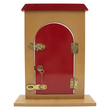 Puerta con herrajes (cerraduras)