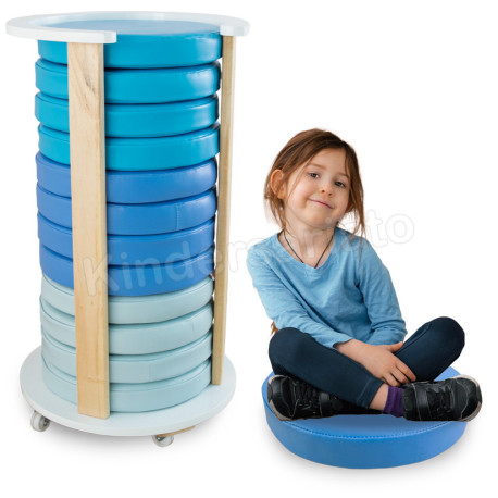 Porta-pouffes de madera con 12 Pouffes Acolchados